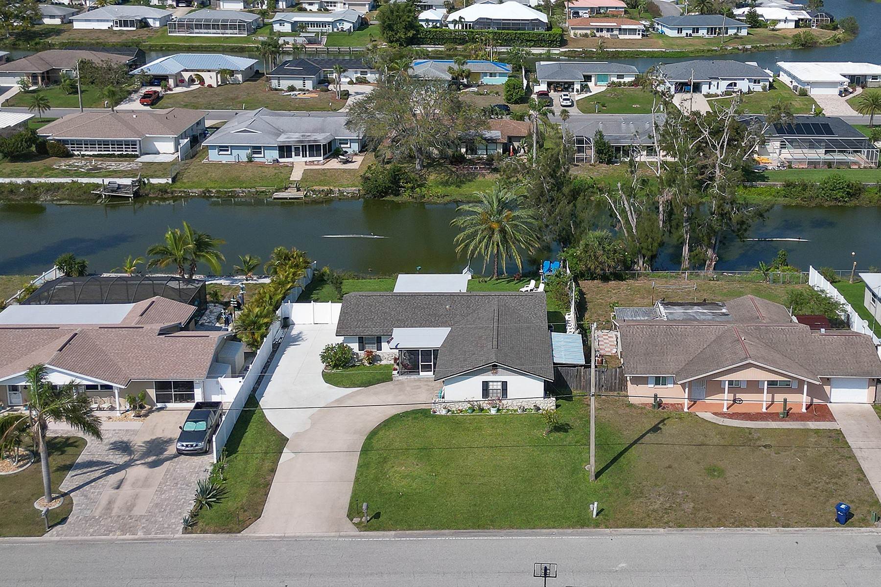 Other Residential Homes for Sale at VENICE GARDENS 617 Briarwood Road Venice, Florida 34293 United States