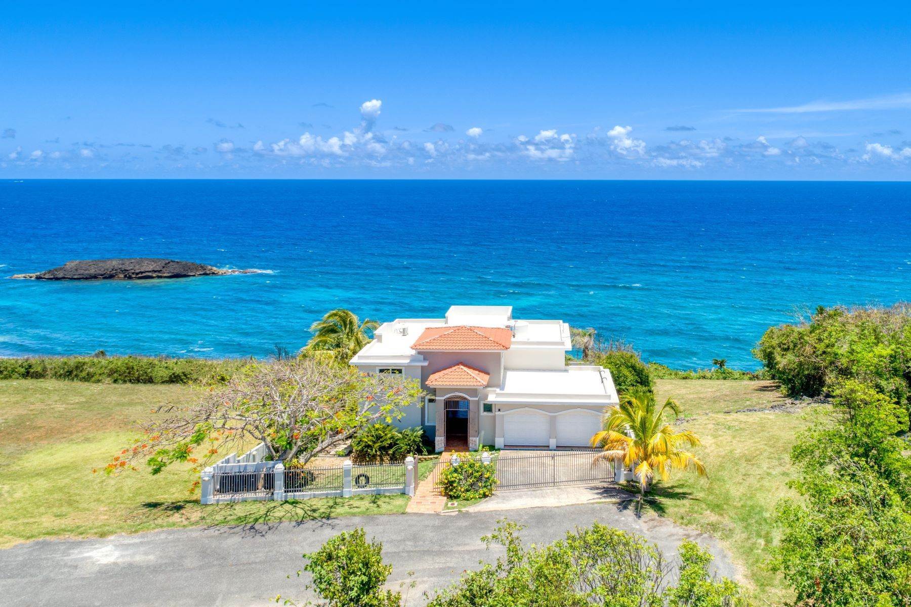 18. Single Family Homes for Sale at Ocean Shades of Blue on Manati’s Coast 33 Linda Mar Manati, 00674 Puerto Rico