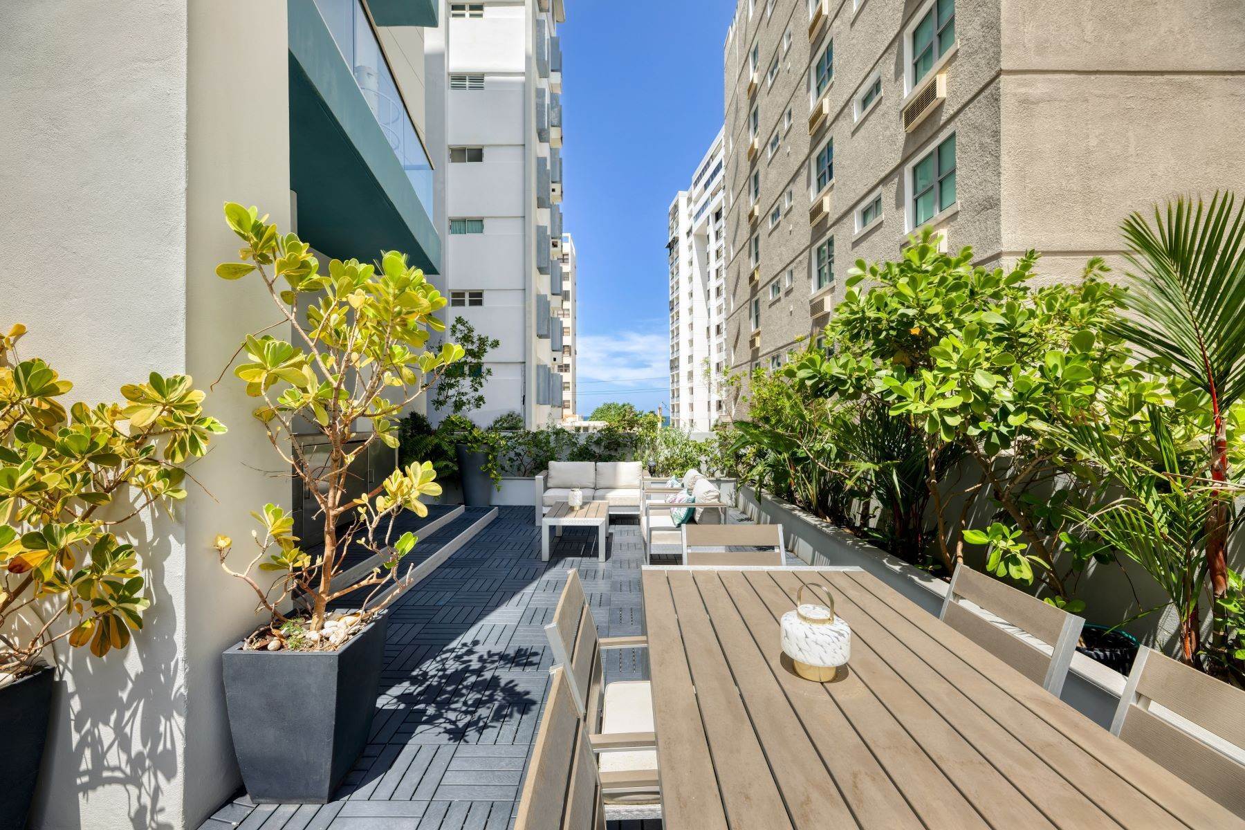 21. Condominiums for Sale at 2 Venetian Tower 7 Manuel Rodriguez Serra St., Apt. 2 San Juan, 00907 Puerto Rico