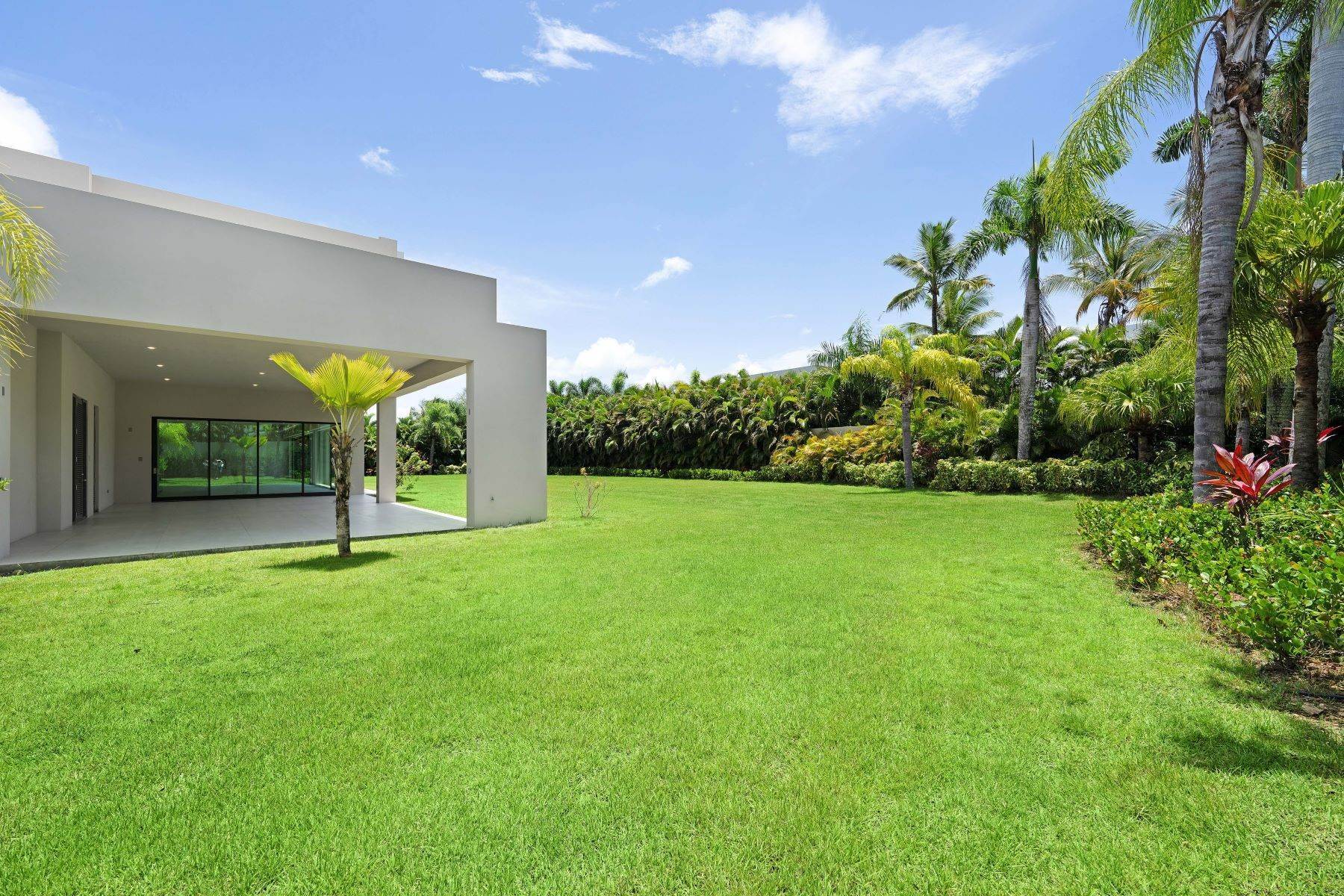 19. Single Family Homes for Sale at Architectural Masterpiece in Dorado Country Estates 46 Dorado Country Estates Dorado, 00646 Puerto Rico