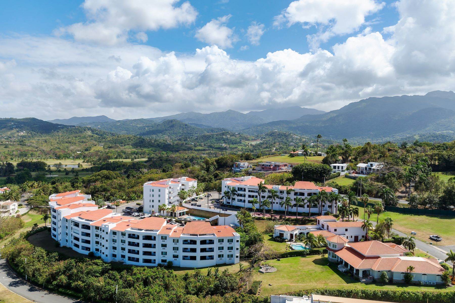 24. Condominiums for Sale at Sophisticated Coastal Villa at Rio Mar 6000 Rio Mar Blvd., Vistas del Cacique Apt. 7368 Rio Grande, 00745 Puerto Rico