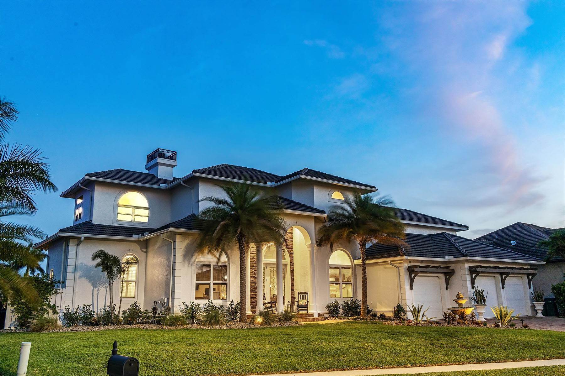 Single Family Homes 为 销售 在 MARCO ISLAND 484 Driftwood Court 马可岛, 佛罗里达州 34145 美国