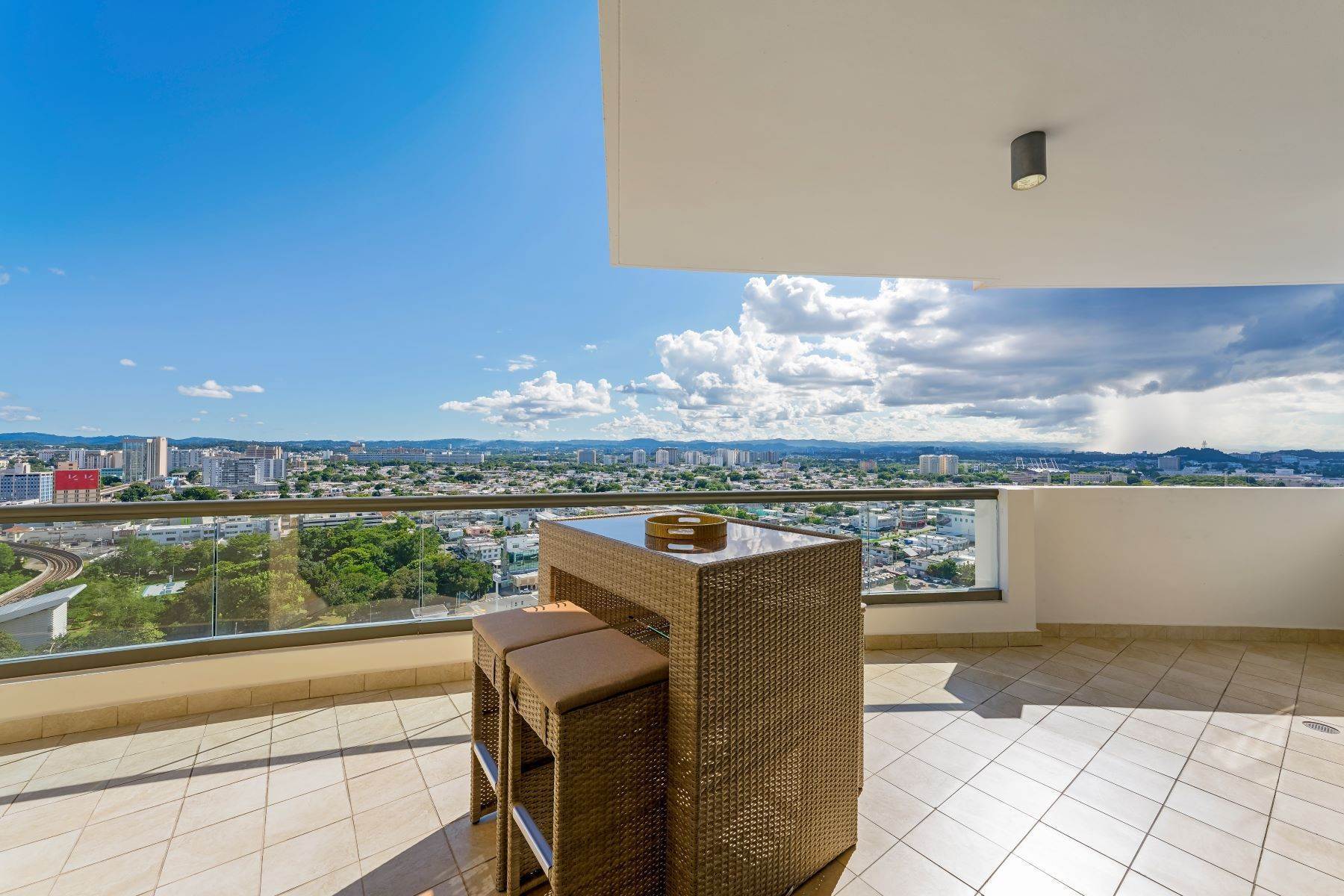 6. Condominiums for Sale at Contemporary Home with City Views at Quantum Metrocenter 120 Carlos F. Chardon St., Apt. 2201S San Juan, 00918 Puerto Rico